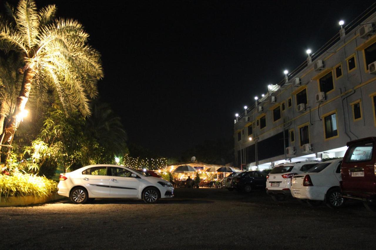 Hotel Silver Daman Exterior foto