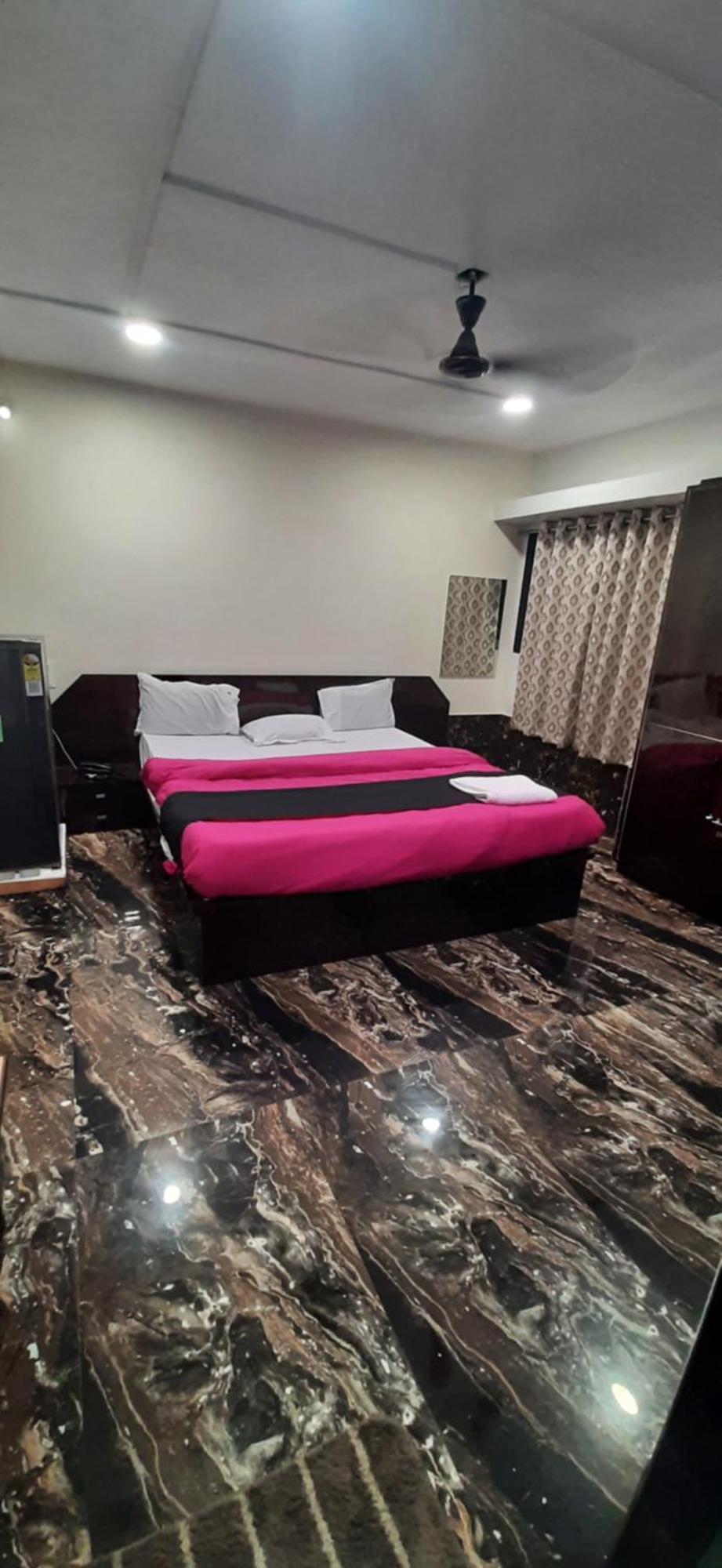 Hotel Silver Daman Exterior foto