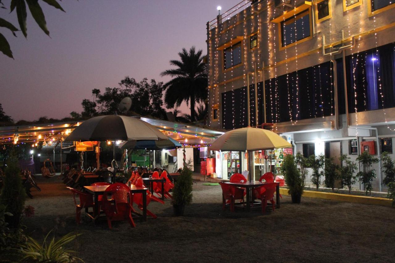 Hotel Silver Daman Exterior foto